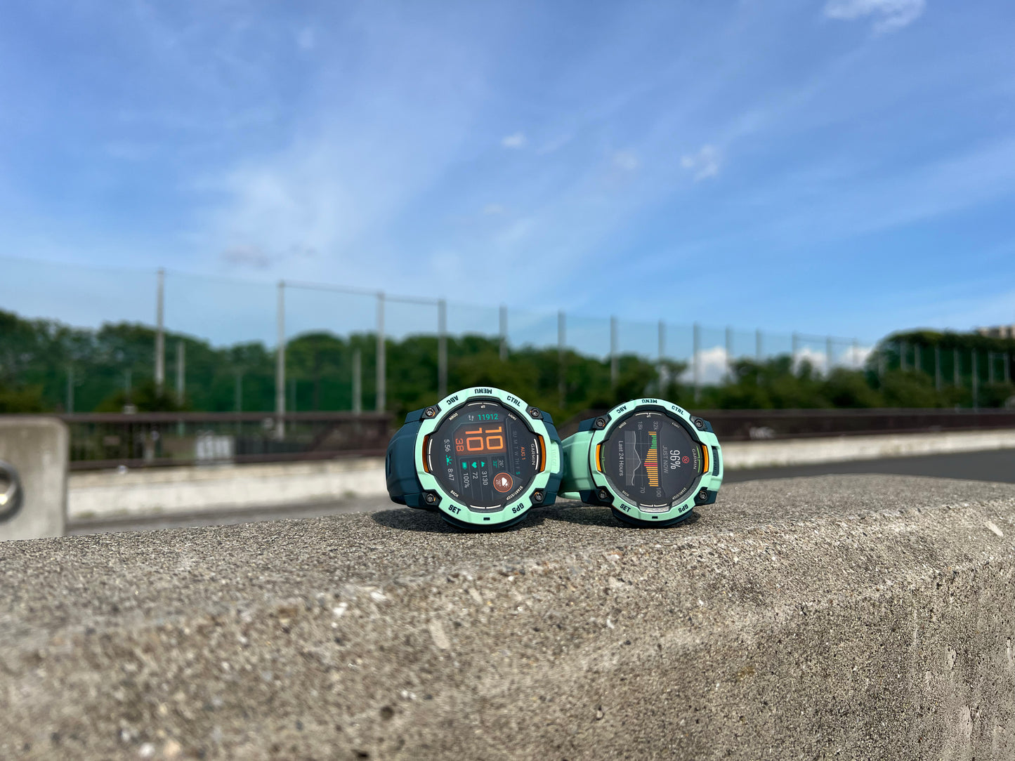 Instinct 3 – 45 mm, AMOLED, Neo tropic with neo tropic silicone band